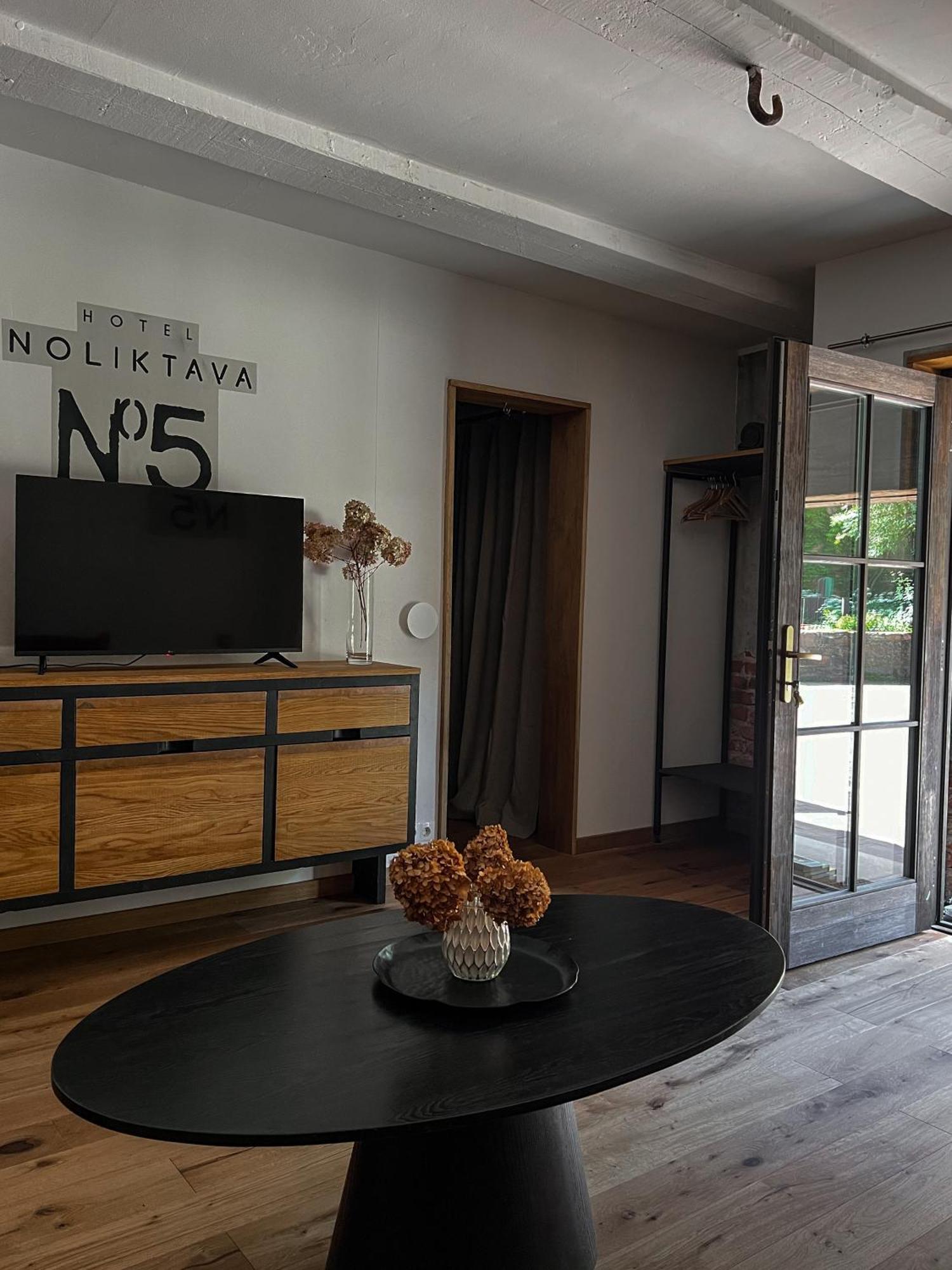 Noliktava No 5 Hotel Kuldiga Ngoại thất bức ảnh